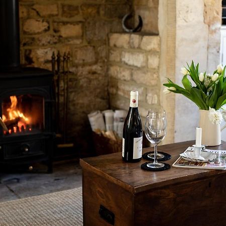 Gleneda Cottage - A Renovated, Traditional Cotswold Cottage Full Of Charm With Fireplace And Garden Bourton on the Hill エクステリア 写真
