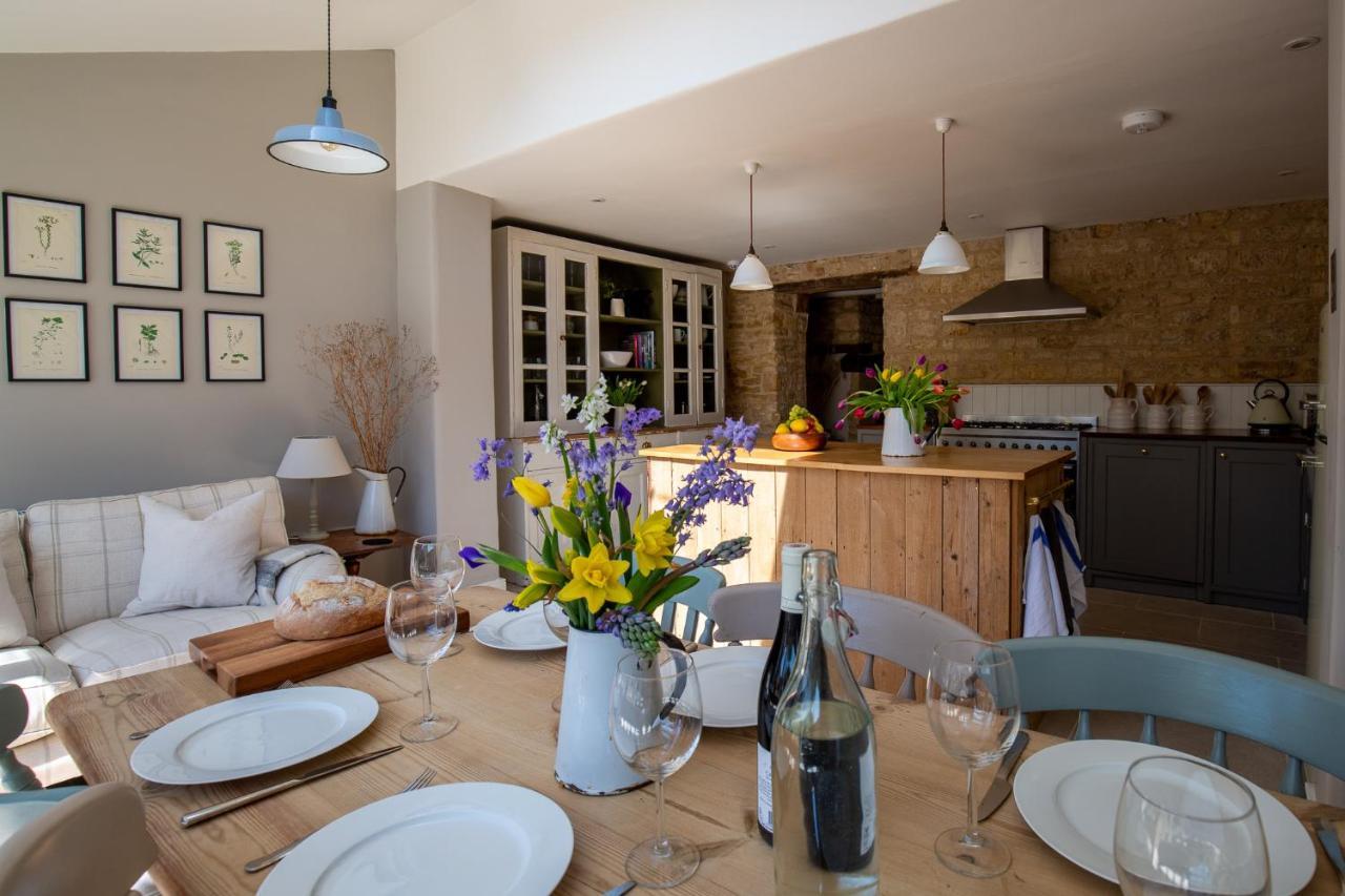 Gleneda Cottage - A Renovated, Traditional Cotswold Cottage Full Of Charm With Fireplace And Garden Bourton on the Hill エクステリア 写真