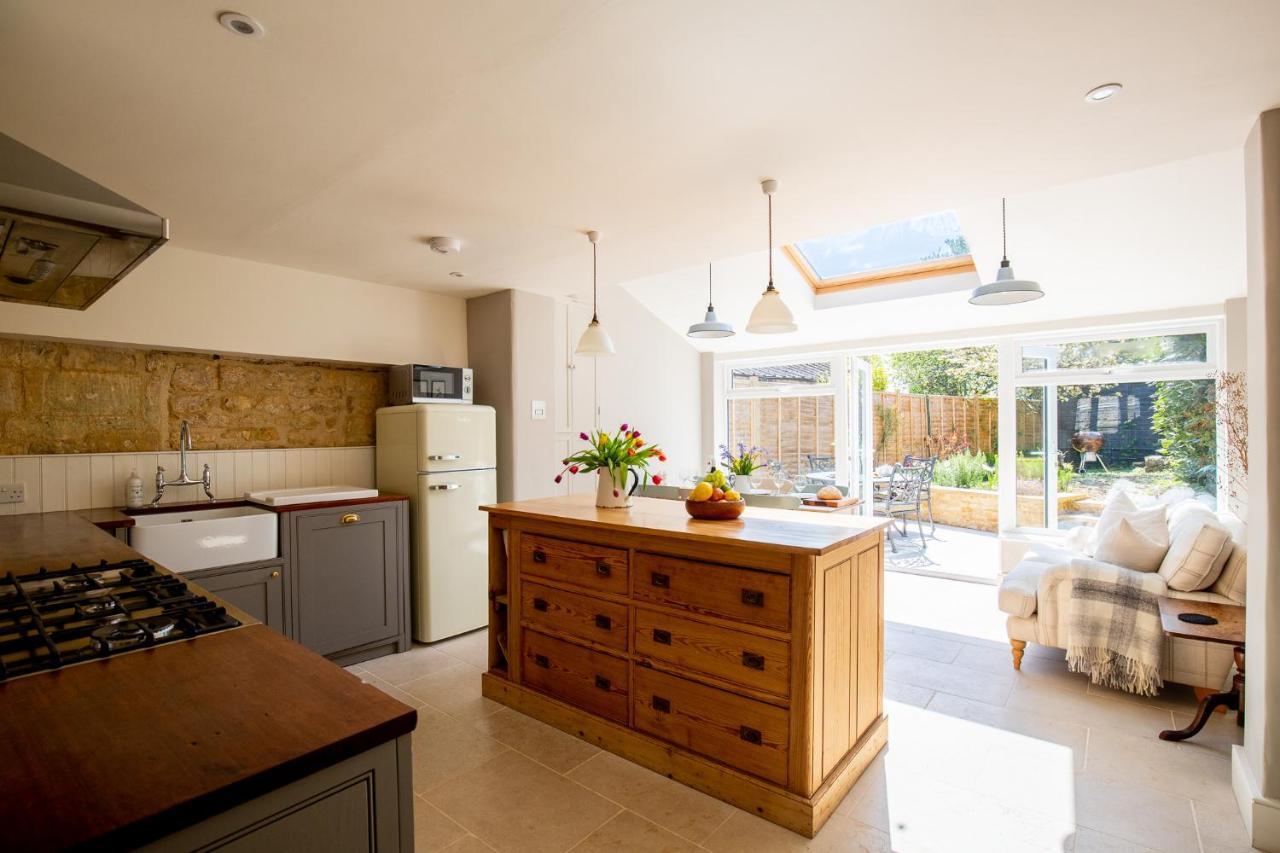 Gleneda Cottage - A Renovated, Traditional Cotswold Cottage Full Of Charm With Fireplace And Garden Bourton on the Hill エクステリア 写真