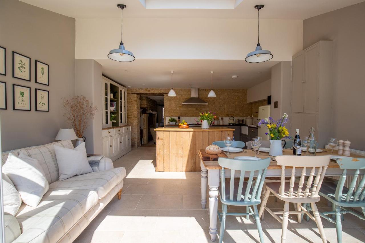 Gleneda Cottage - A Renovated, Traditional Cotswold Cottage Full Of Charm With Fireplace And Garden Bourton on the Hill エクステリア 写真