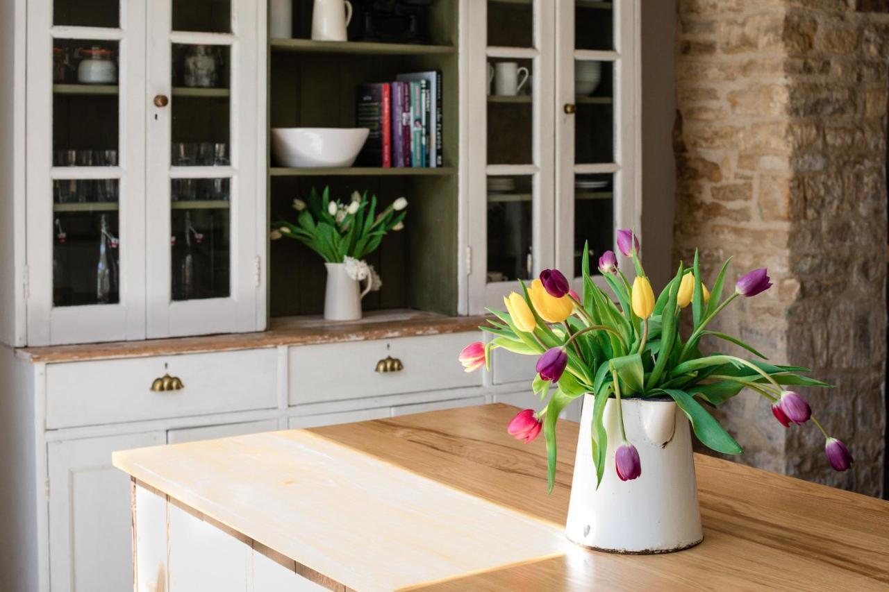 Gleneda Cottage - A Renovated, Traditional Cotswold Cottage Full Of Charm With Fireplace And Garden Bourton on the Hill エクステリア 写真