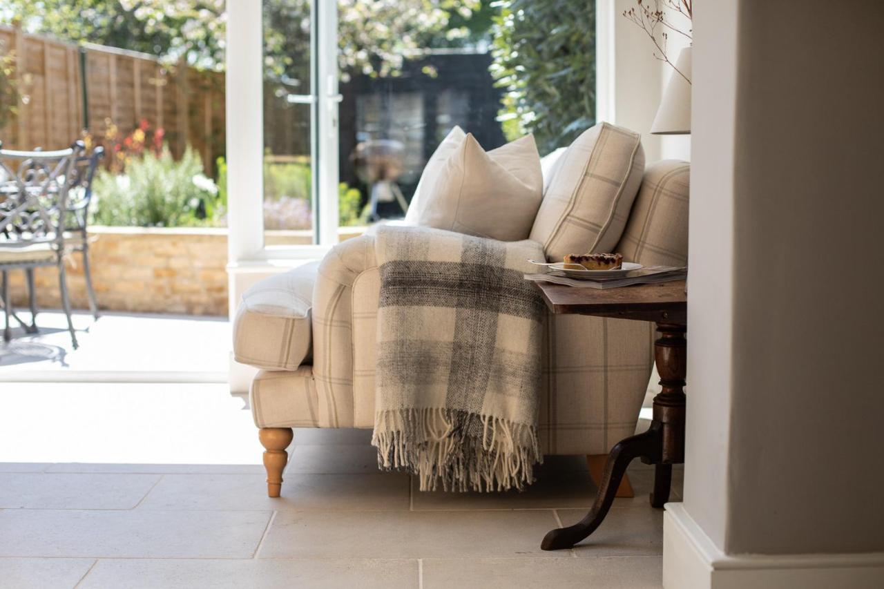 Gleneda Cottage - A Renovated, Traditional Cotswold Cottage Full Of Charm With Fireplace And Garden Bourton on the Hill エクステリア 写真