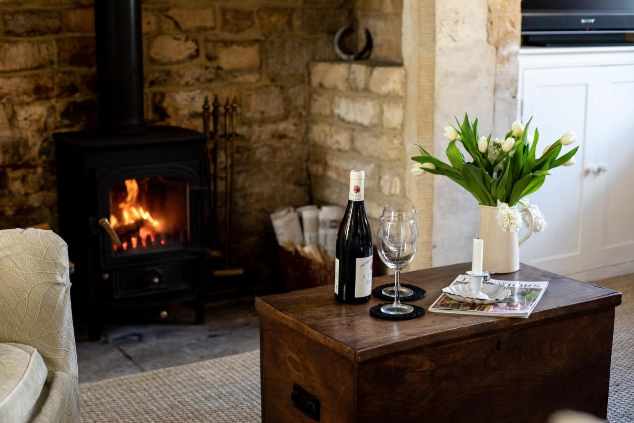 Gleneda Cottage - A Renovated, Traditional Cotswold Cottage Full Of Charm With Fireplace And Garden Bourton on the Hill エクステリア 写真