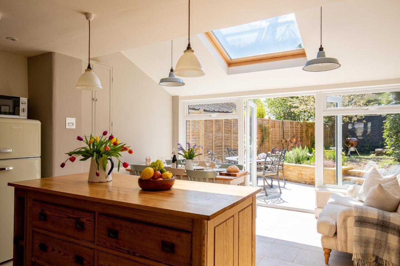 Gleneda Cottage - A Renovated, Traditional Cotswold Cottage Full Of Charm With Fireplace And Garden Bourton on the Hill エクステリア 写真