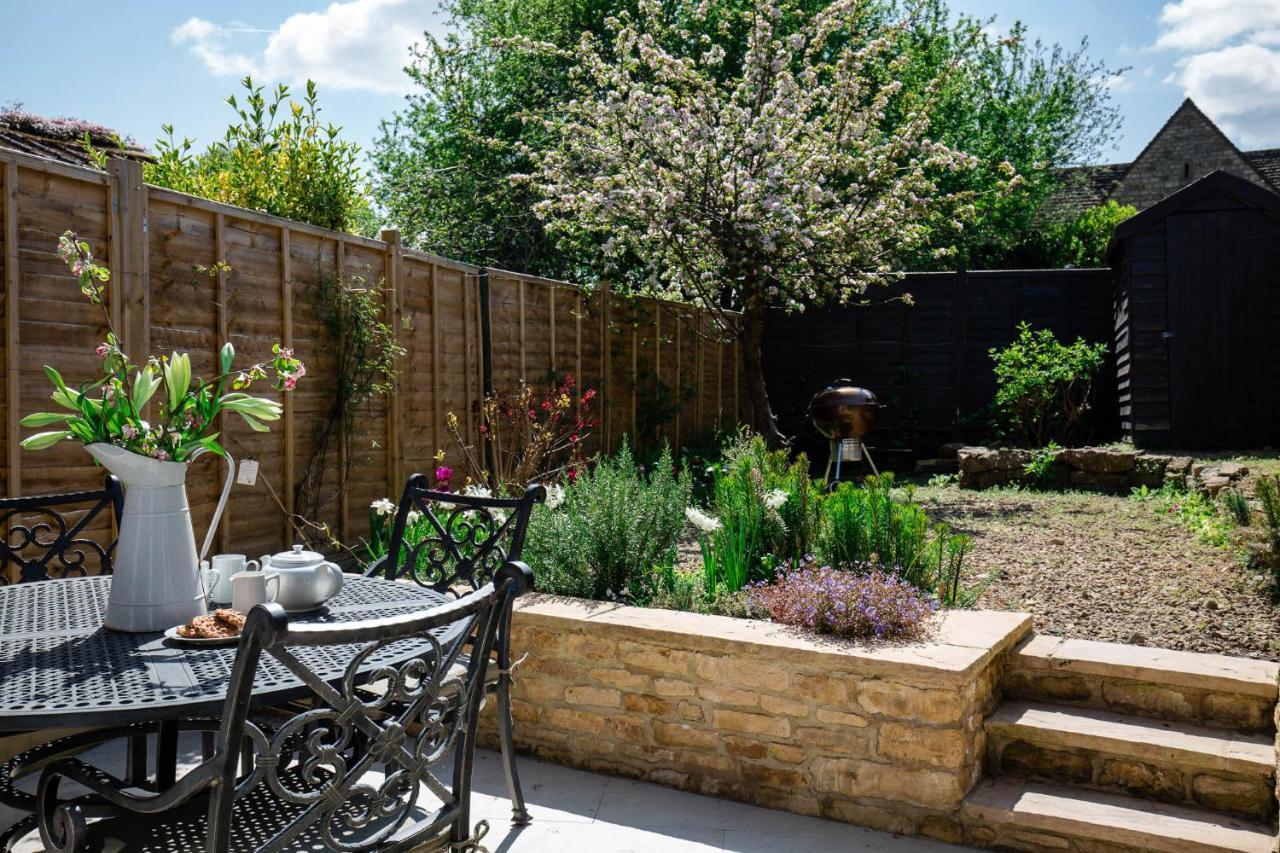 Gleneda Cottage - A Renovated, Traditional Cotswold Cottage Full Of Charm With Fireplace And Garden Bourton on the Hill エクステリア 写真