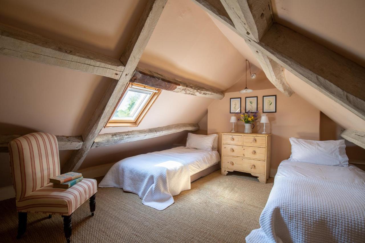 Gleneda Cottage - A Renovated, Traditional Cotswold Cottage Full Of Charm With Fireplace And Garden Bourton on the Hill エクステリア 写真