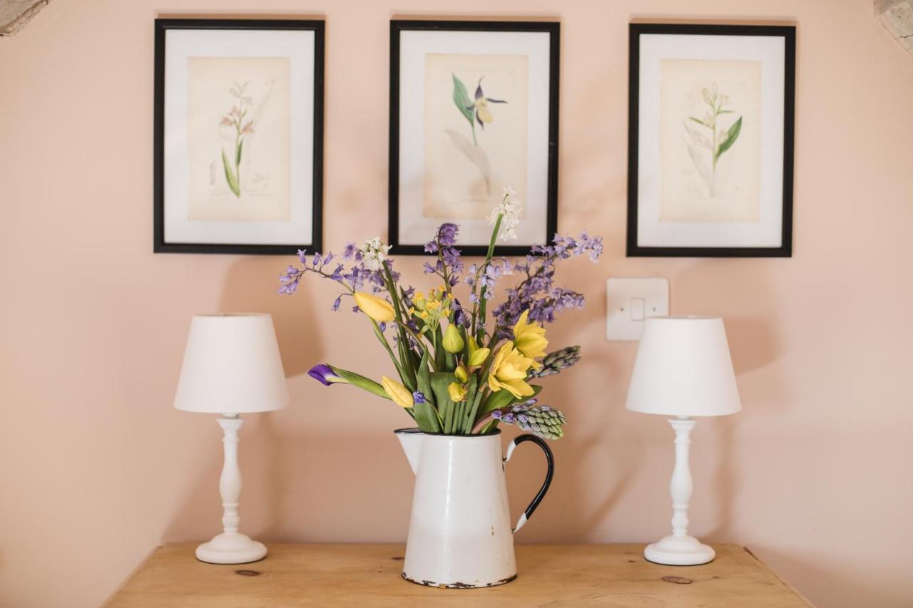 Gleneda Cottage - A Renovated, Traditional Cotswold Cottage Full Of Charm With Fireplace And Garden Bourton on the Hill エクステリア 写真