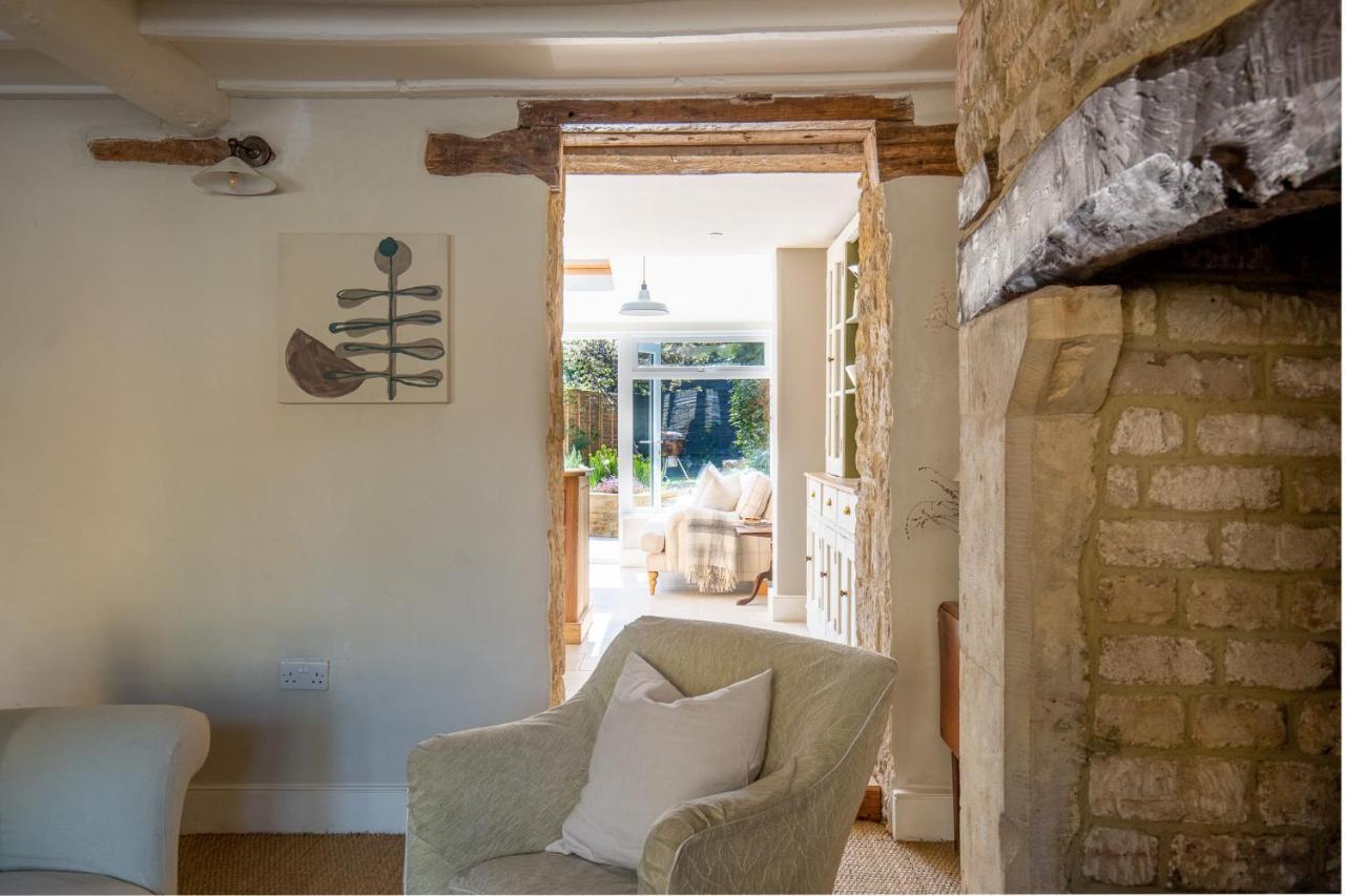 Gleneda Cottage - A Renovated, Traditional Cotswold Cottage Full Of Charm With Fireplace And Garden Bourton on the Hill エクステリア 写真