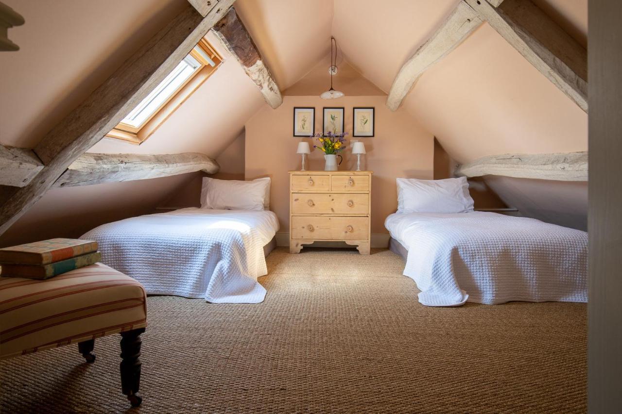Gleneda Cottage - A Renovated, Traditional Cotswold Cottage Full Of Charm With Fireplace And Garden Bourton on the Hill エクステリア 写真