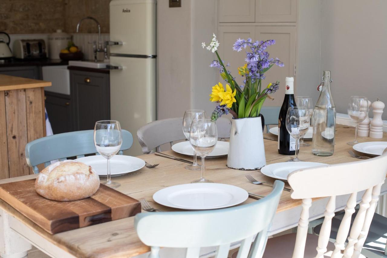 Gleneda Cottage - A Renovated, Traditional Cotswold Cottage Full Of Charm With Fireplace And Garden Bourton on the Hill エクステリア 写真