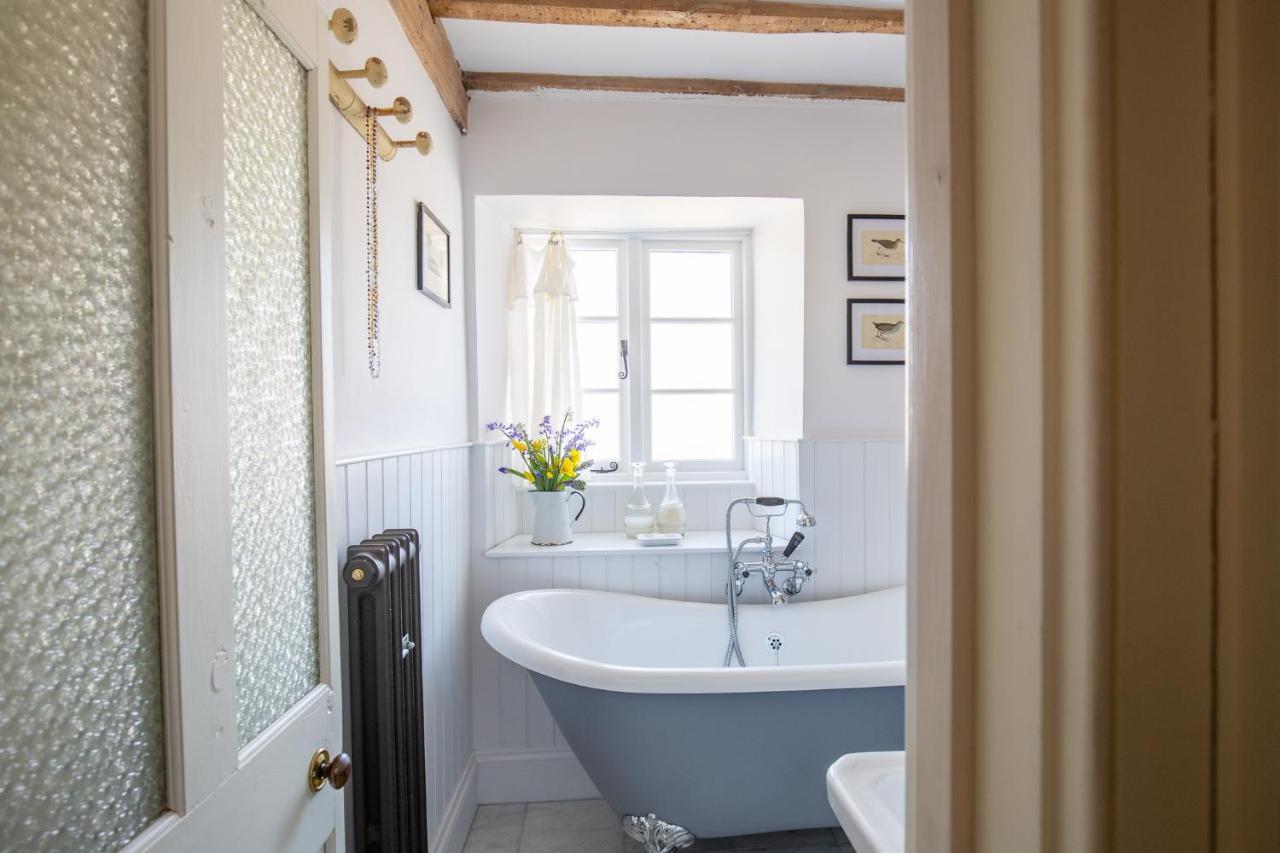 Gleneda Cottage - A Renovated, Traditional Cotswold Cottage Full Of Charm With Fireplace And Garden Bourton on the Hill エクステリア 写真