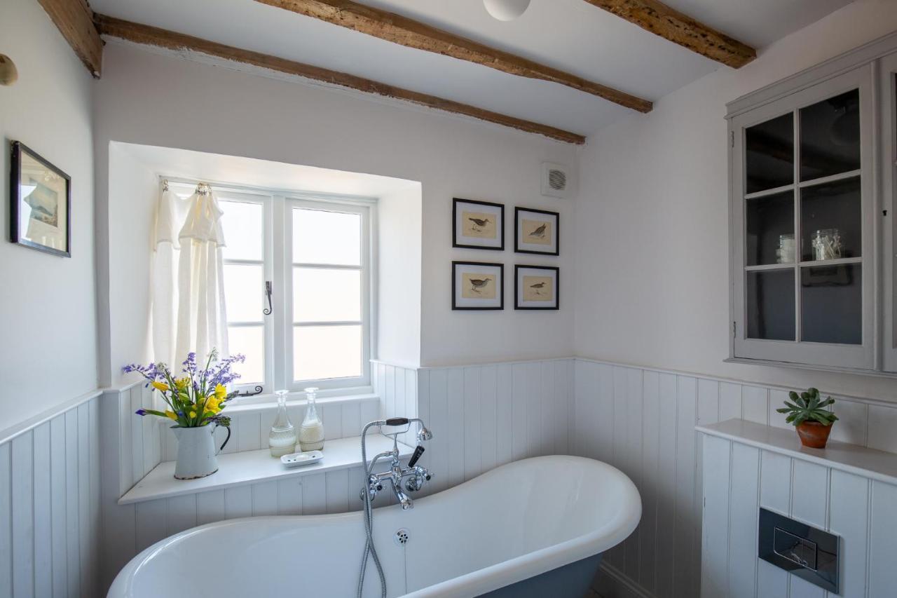 Gleneda Cottage - A Renovated, Traditional Cotswold Cottage Full Of Charm With Fireplace And Garden Bourton on the Hill エクステリア 写真