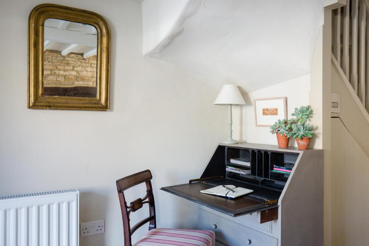 Gleneda Cottage - A Renovated, Traditional Cotswold Cottage Full Of Charm With Fireplace And Garden Bourton on the Hill エクステリア 写真
