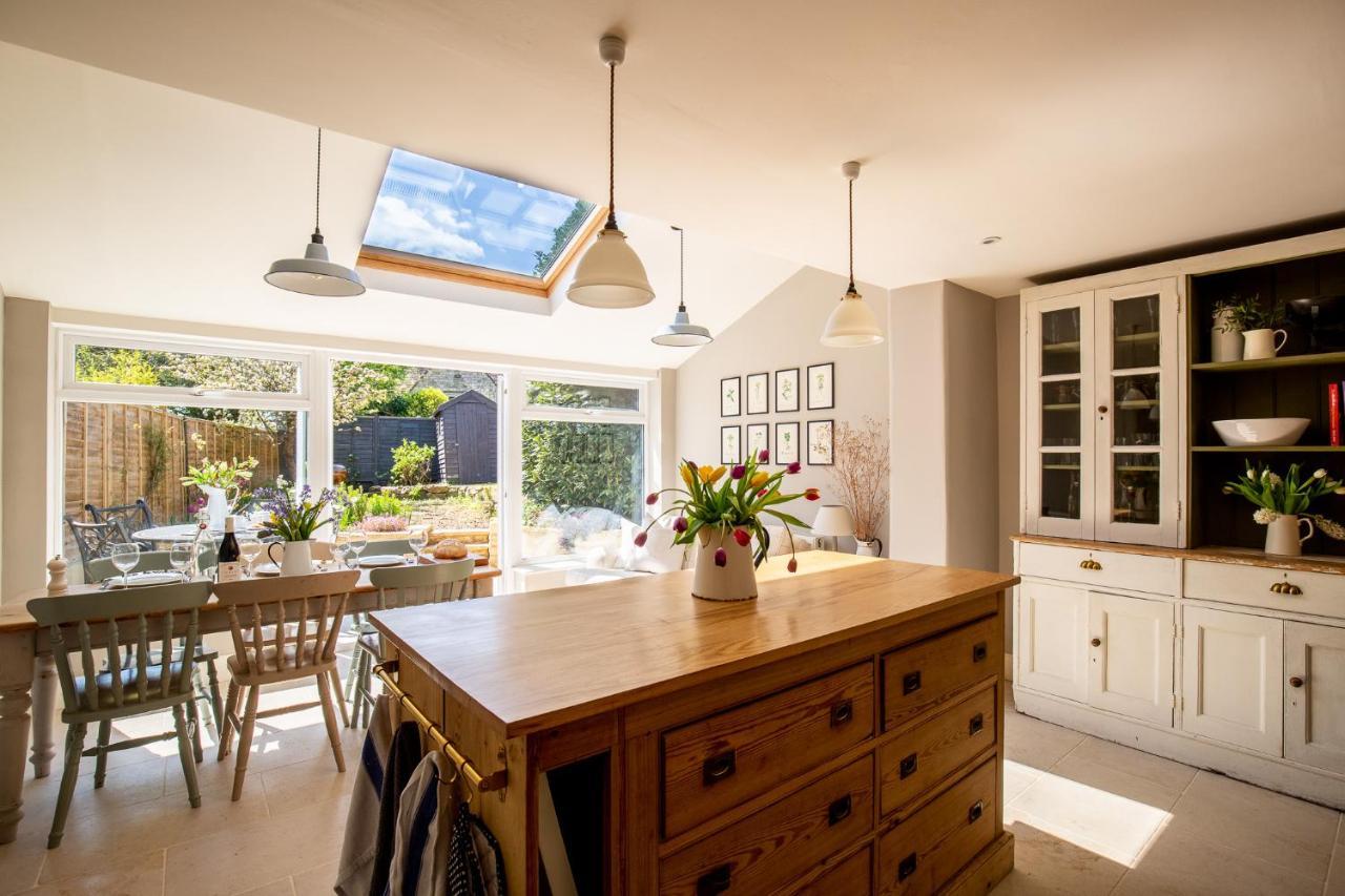 Gleneda Cottage - A Renovated, Traditional Cotswold Cottage Full Of Charm With Fireplace And Garden Bourton on the Hill エクステリア 写真