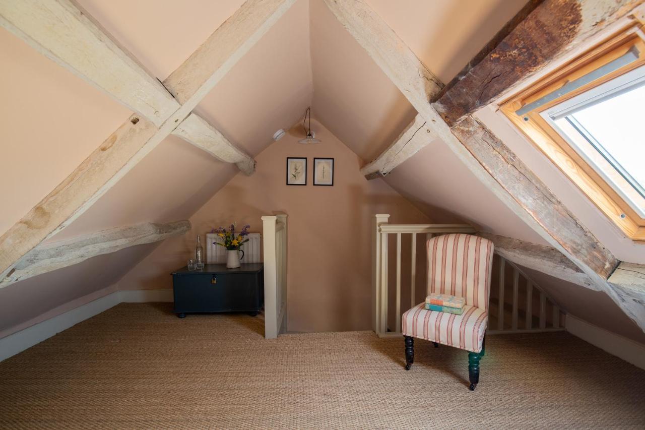 Gleneda Cottage - A Renovated, Traditional Cotswold Cottage Full Of Charm With Fireplace And Garden Bourton on the Hill エクステリア 写真