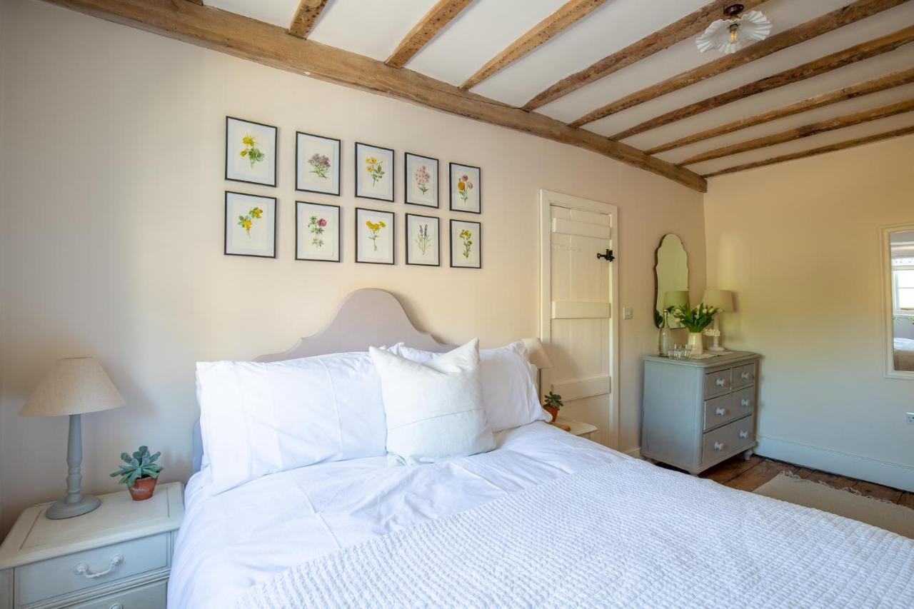 Gleneda Cottage - A Renovated, Traditional Cotswold Cottage Full Of Charm With Fireplace And Garden Bourton on the Hill エクステリア 写真