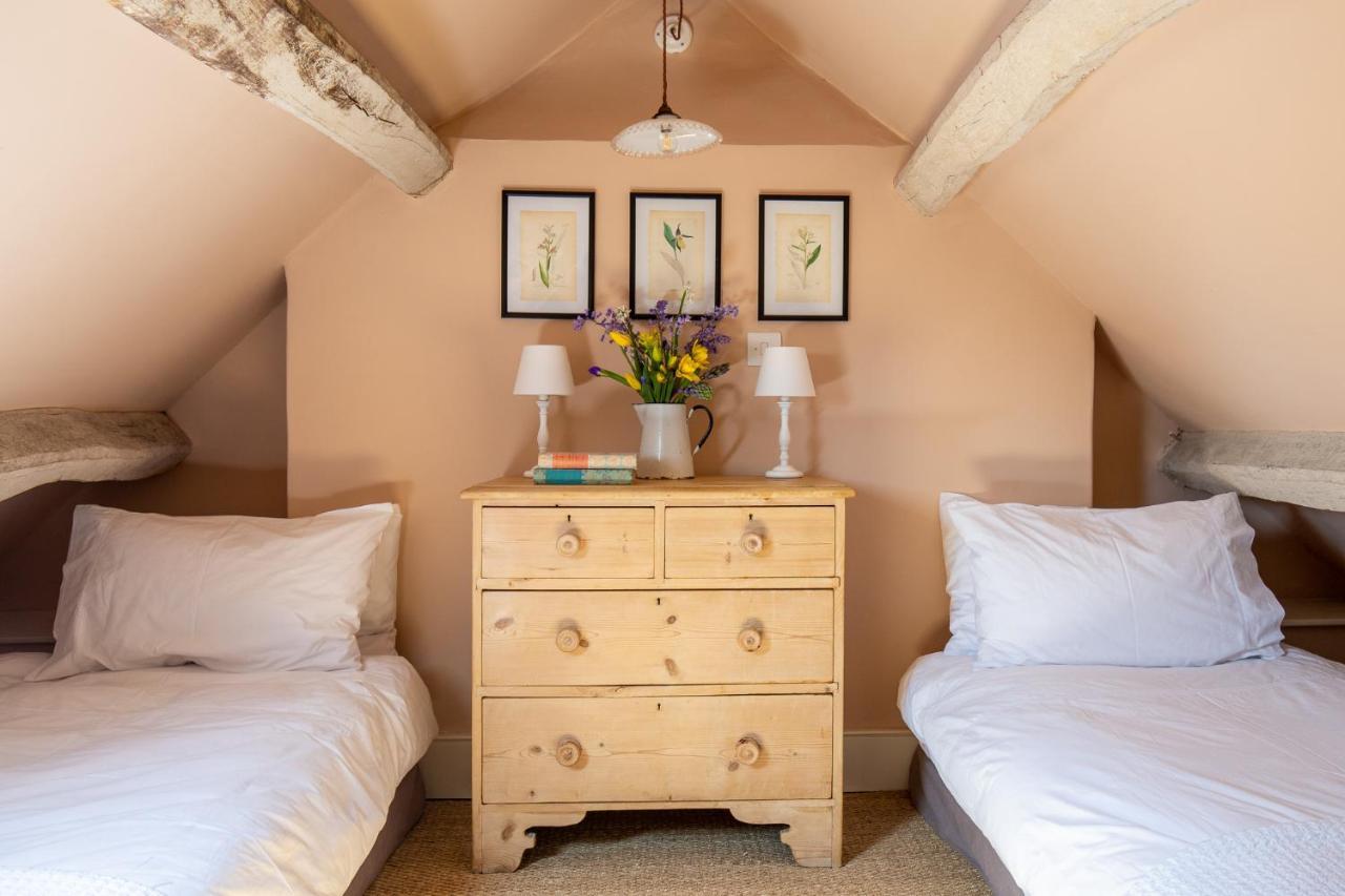 Gleneda Cottage - A Renovated, Traditional Cotswold Cottage Full Of Charm With Fireplace And Garden Bourton on the Hill エクステリア 写真