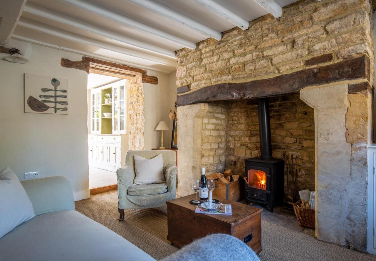 Gleneda Cottage - A Renovated, Traditional Cotswold Cottage Full Of Charm With Fireplace And Garden Bourton on the Hill エクステリア 写真